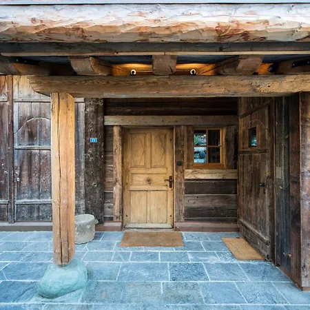 Luxurious 5-bedroom Chalet Overlooking Verbier