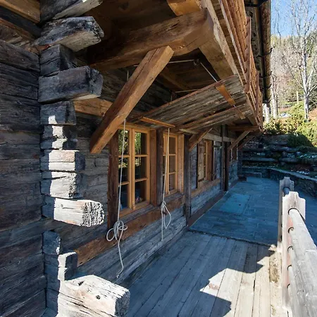 Luxurious 5-bedroom Chalet Overlooking Villa